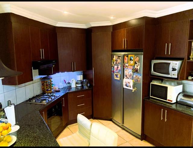 3 BEDROOM TOWNHOUSE FOR SALE IN HUGHES